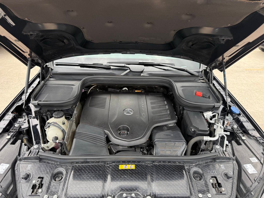 Mercedes-Benz GLS Vehicle Full-screen Gallery Image 38