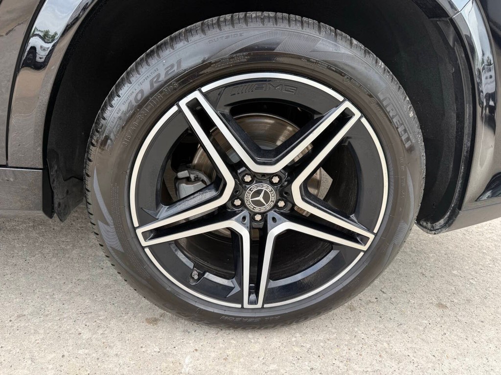 Mercedes-Benz GLS Vehicle Full-screen Gallery Image 39