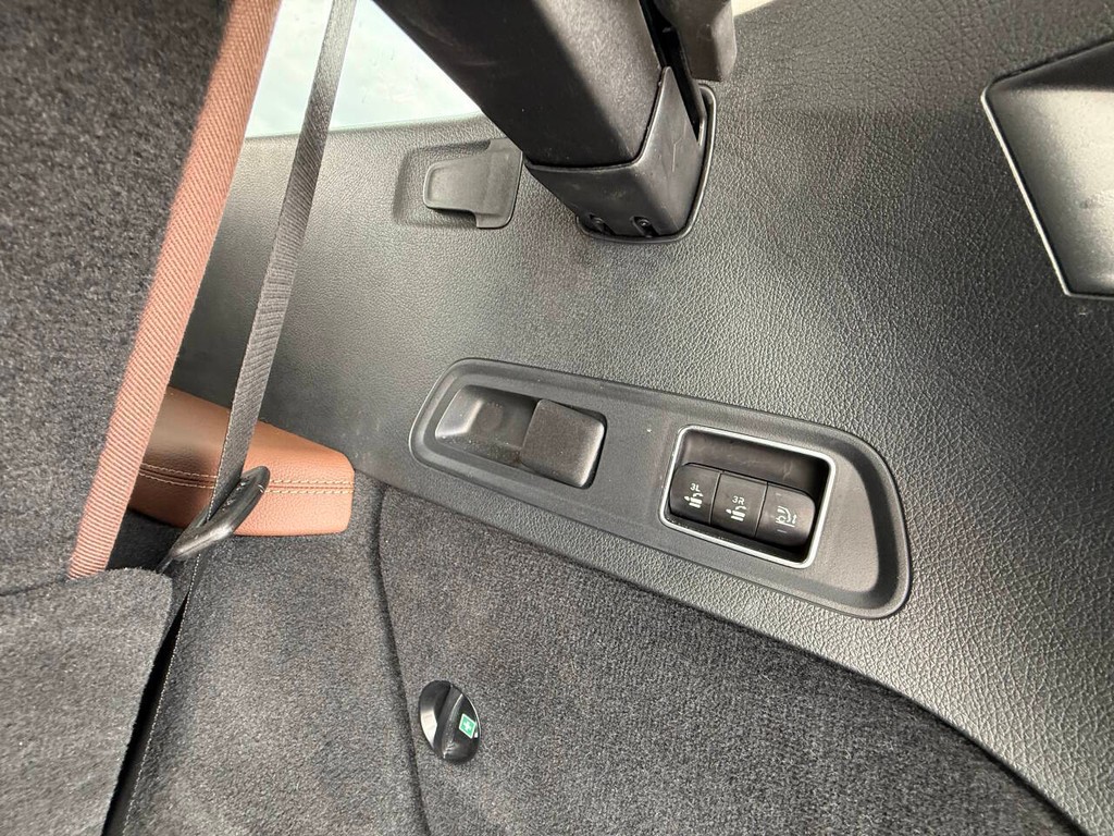 Mercedes-Benz GLS Vehicle Full-screen Gallery Image 42