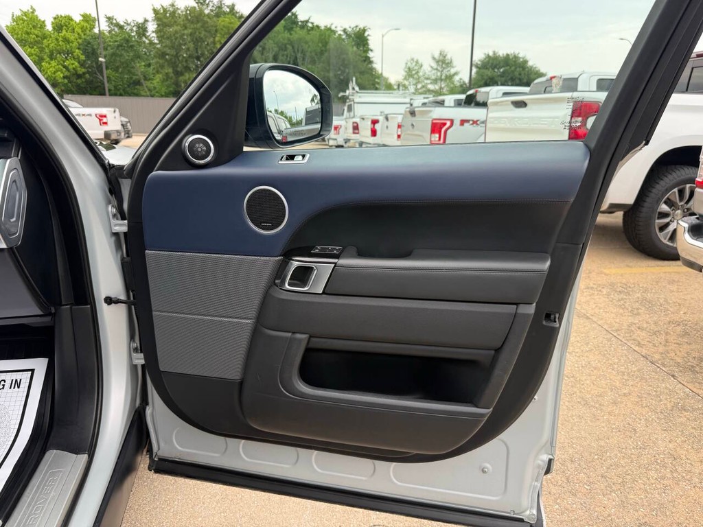 Land Rover Range Rover Sport Vehicle Full-screen Gallery Image 11