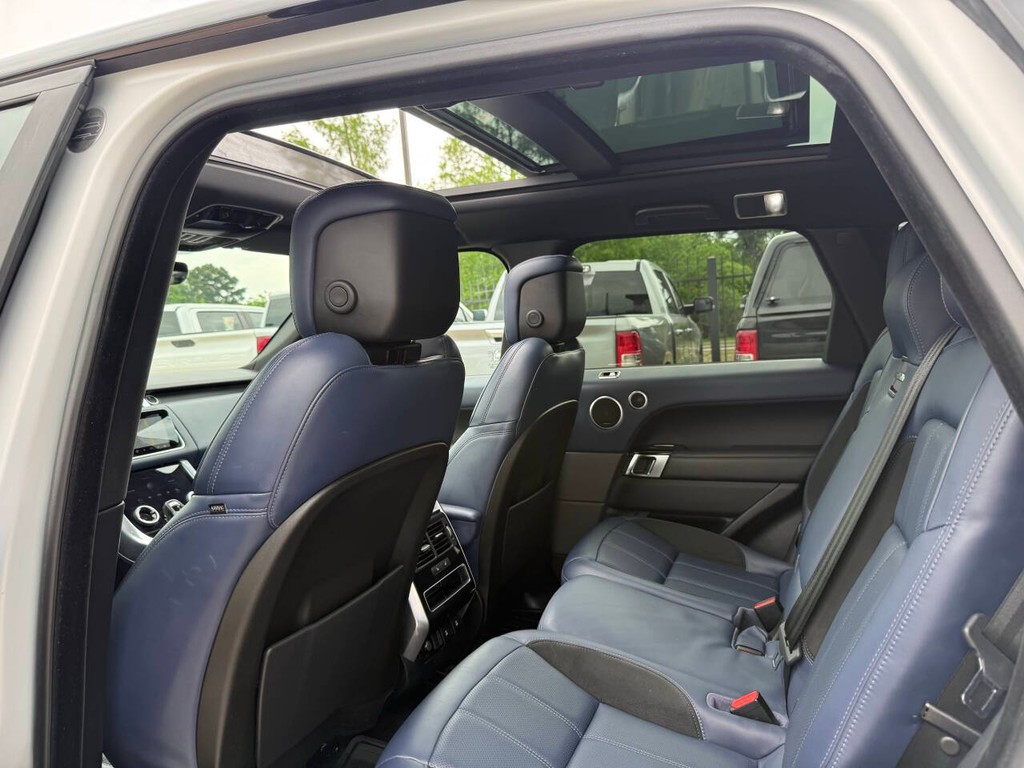 Land Rover Range Rover Sport Vehicle Full-screen Gallery Image 12