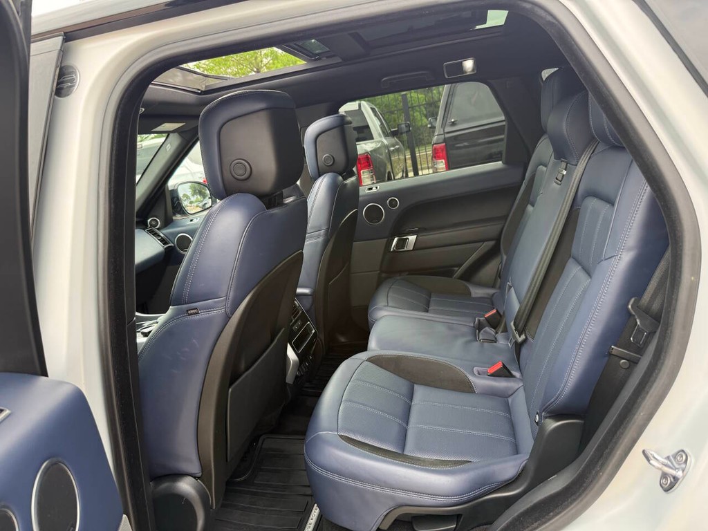 Land Rover Range Rover Sport Vehicle Full-screen Gallery Image 13