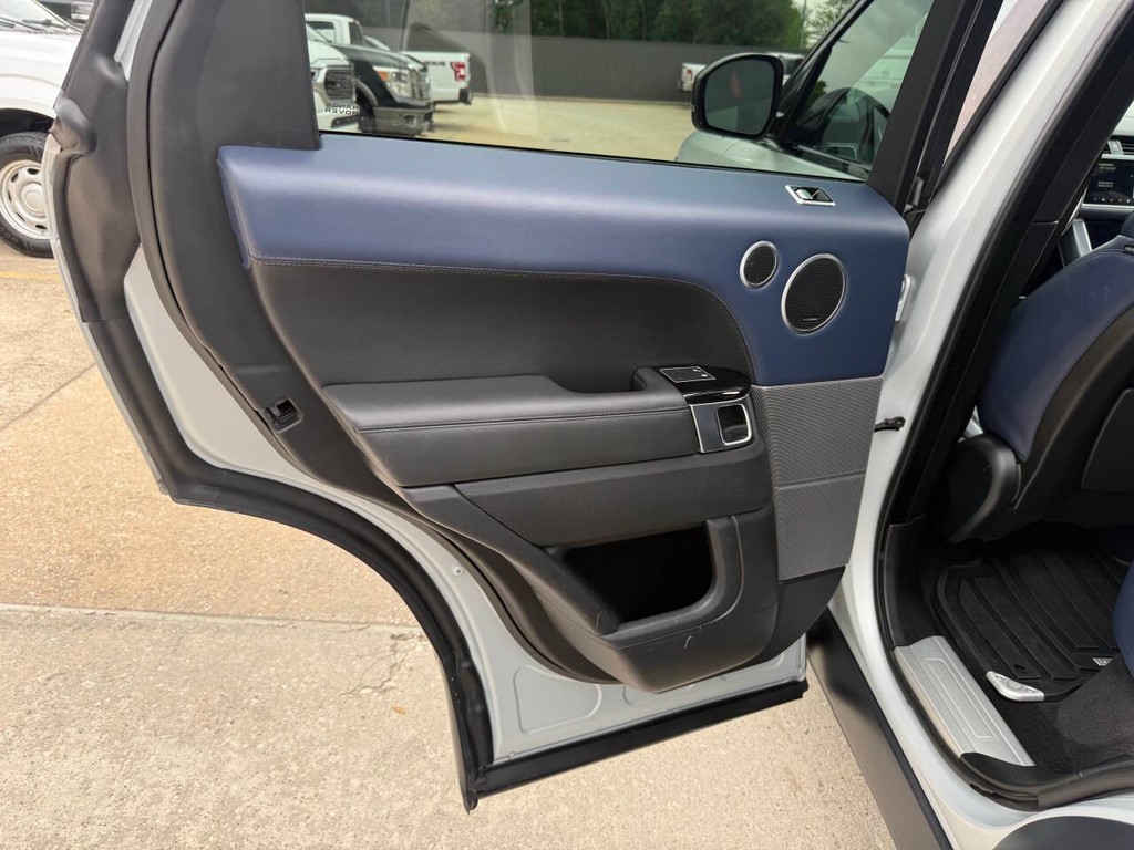 Land Rover Range Rover Sport Vehicle Full-screen Gallery Image 14