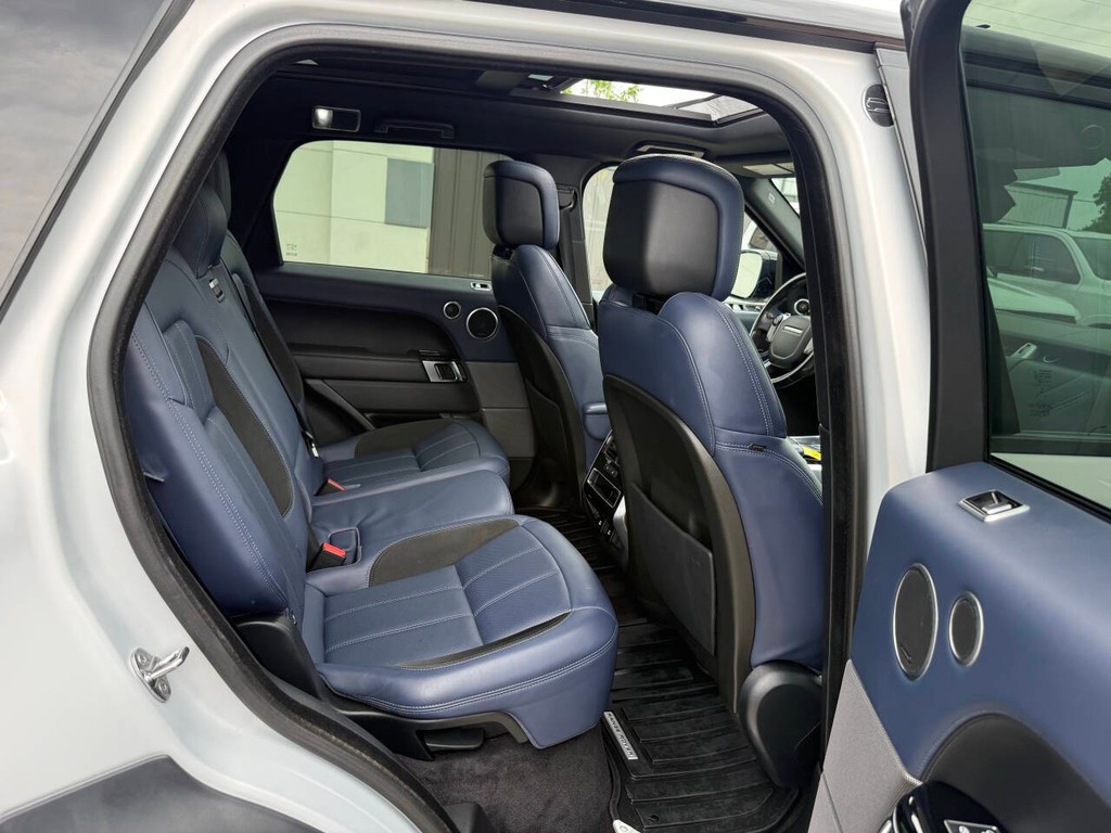 Land Rover Range Rover Sport Vehicle Full-screen Gallery Image 15