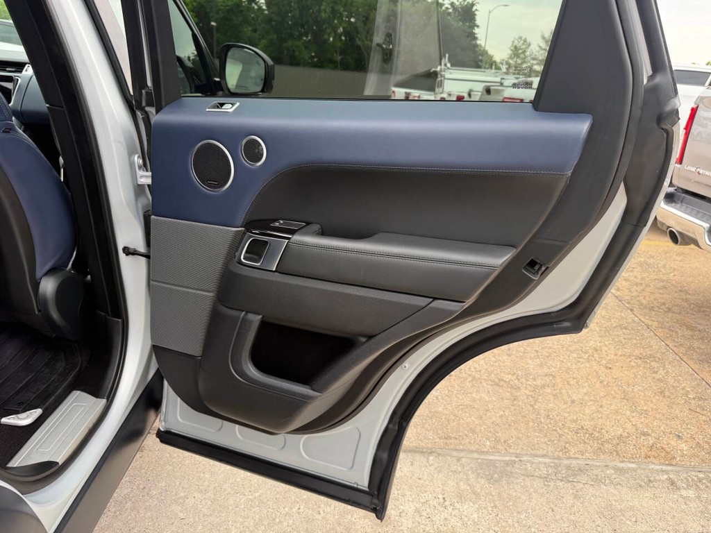 Land Rover Range Rover Sport Vehicle Full-screen Gallery Image 16