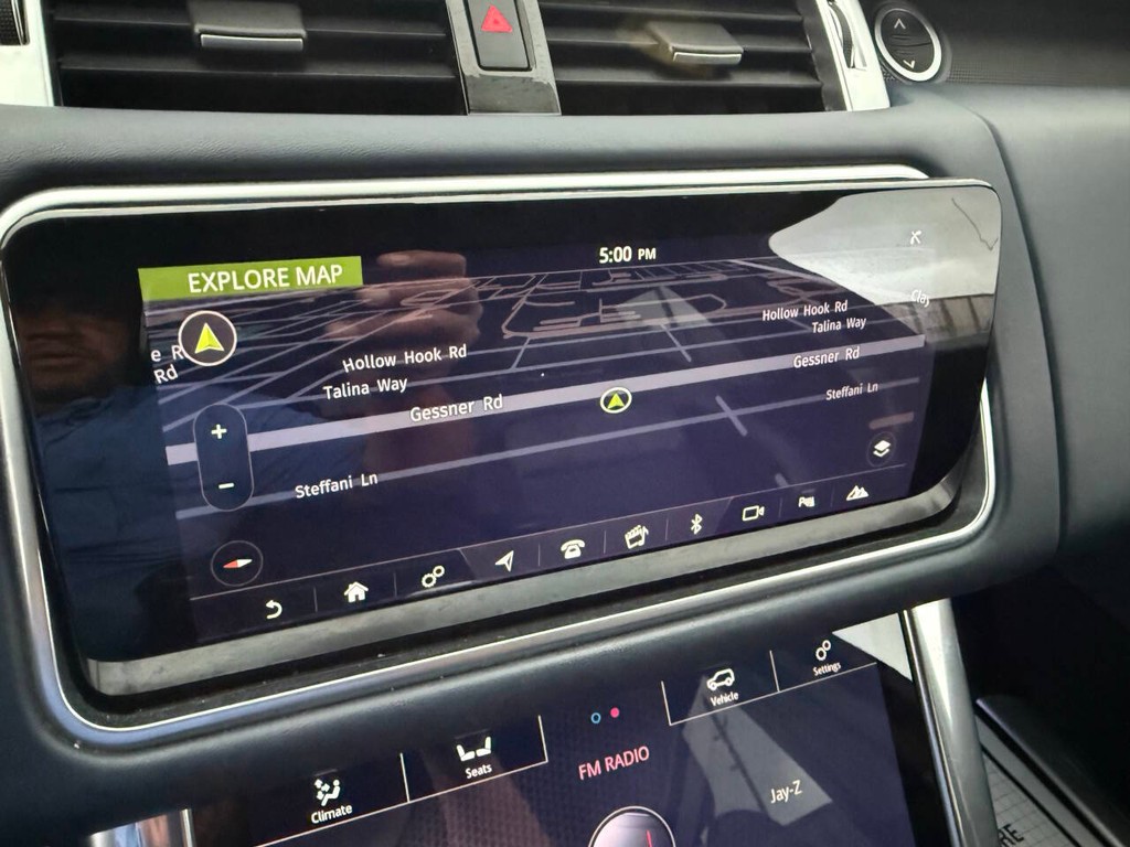 Land Rover Range Rover Sport Vehicle Full-screen Gallery Image 26