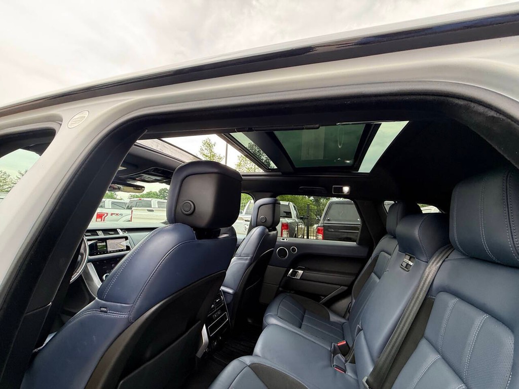 Land Rover Range Rover Sport Vehicle Full-screen Gallery Image 30