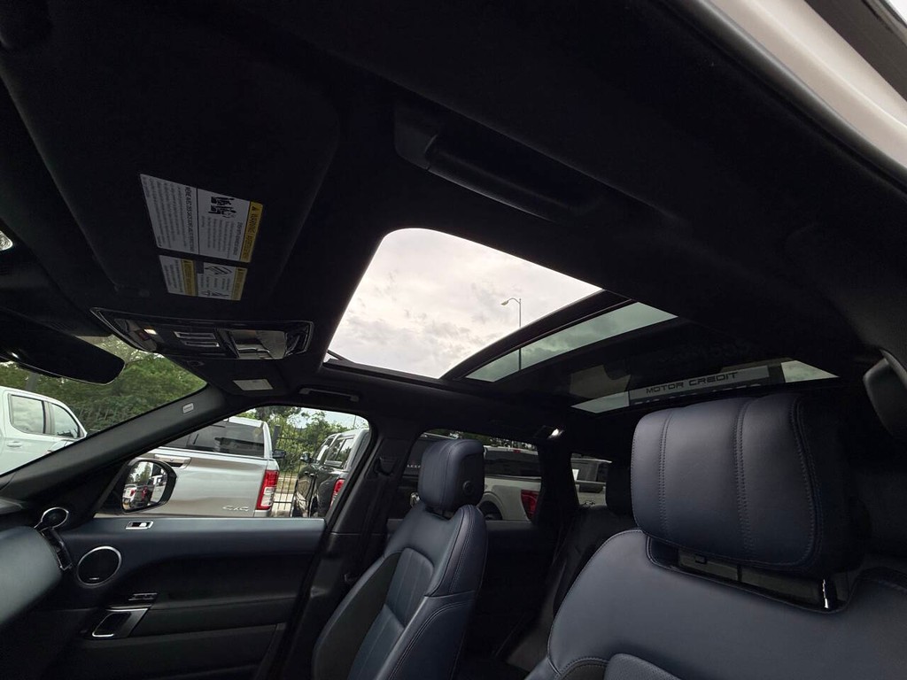 Land Rover Range Rover Sport Vehicle Full-screen Gallery Image 31