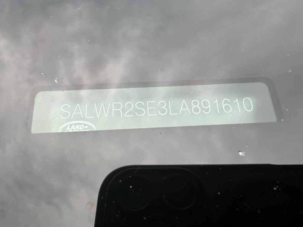 Land Rover Range Rover Sport Vehicle Full-screen Gallery Image 34