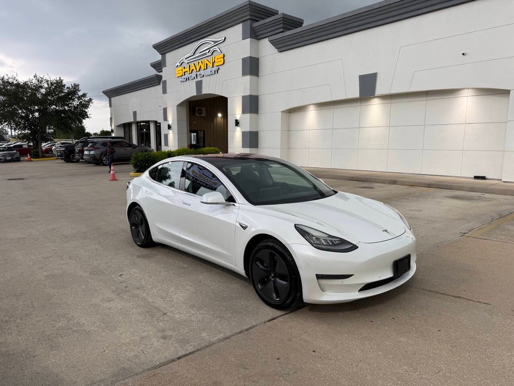 Tesla Model 3 Vehicle Full-screen Gallery Image 02