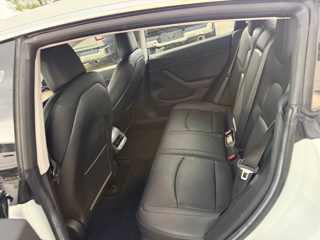 Tesla Model 3 Vehicle Full-screen Gallery Image 13