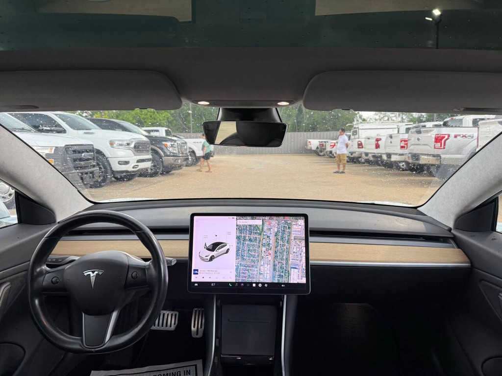 Tesla Model 3 Vehicle Full-screen Gallery Image 17
