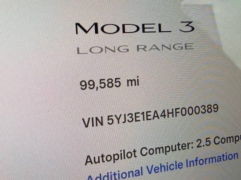 Tesla Model 3 Vehicle Full-screen Gallery Image 32