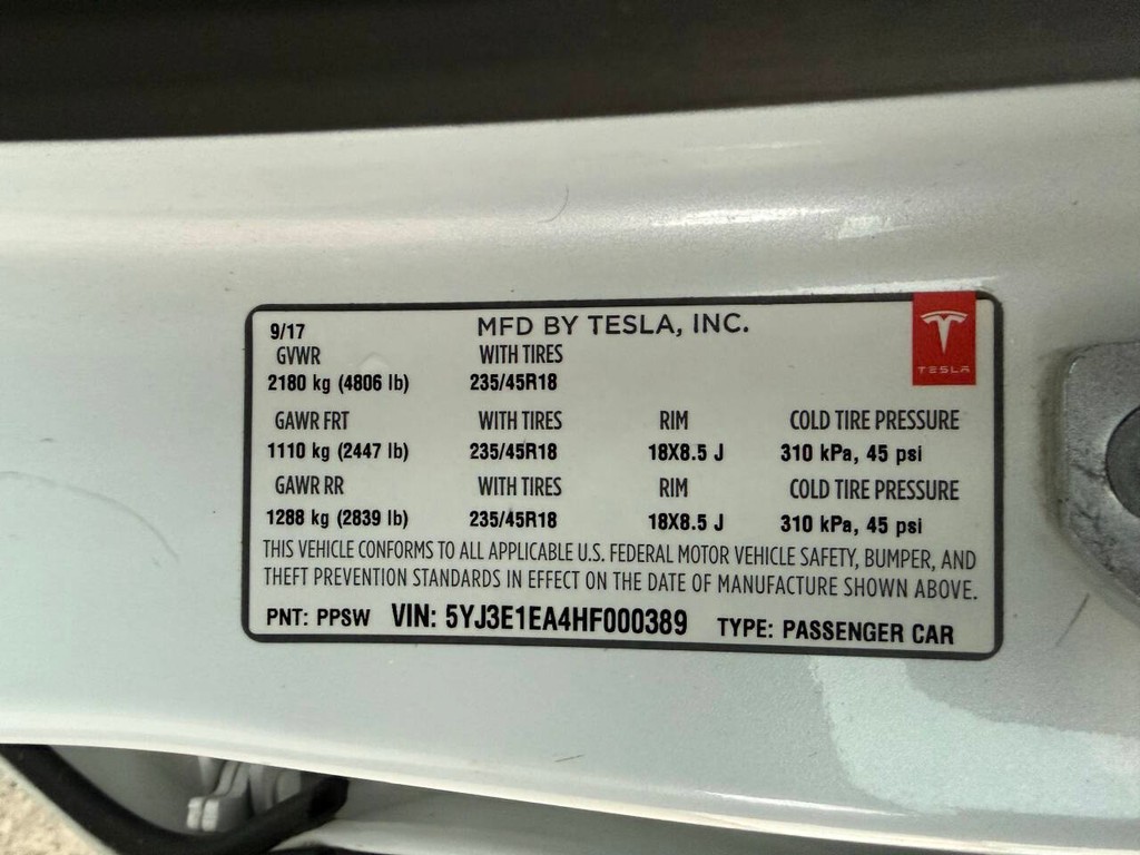 Tesla Model 3 Vehicle Full-screen Gallery Image 33