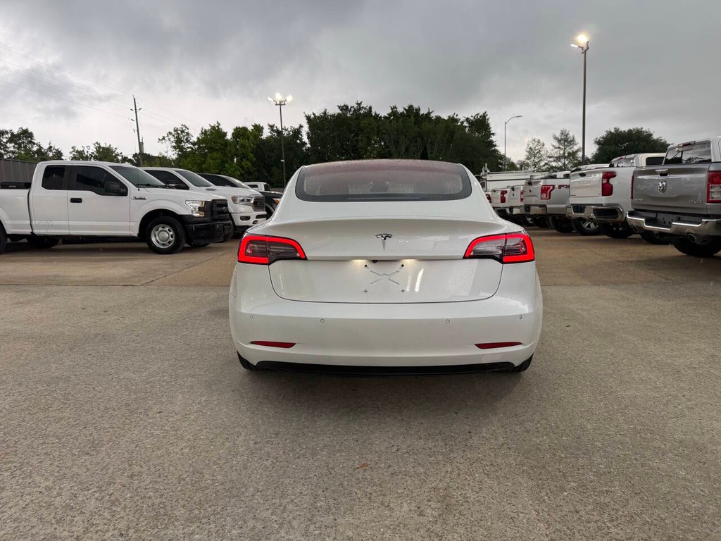 Tesla Model 3 Vehicle Full-screen Gallery Image 37