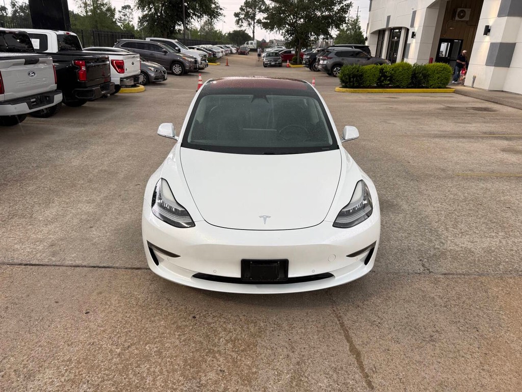 Tesla Model 3 Vehicle Full-screen Gallery Image 38