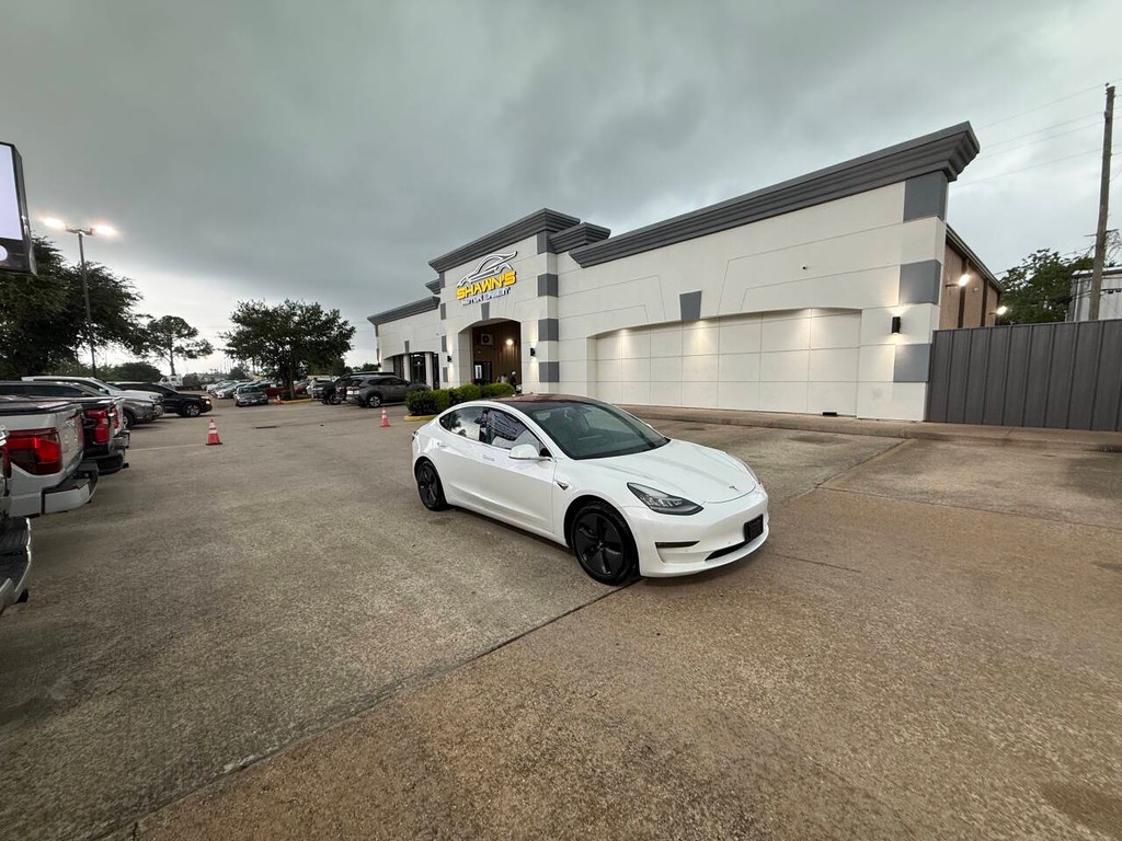 Tesla Model 3 Vehicle Full-screen Gallery Image 42