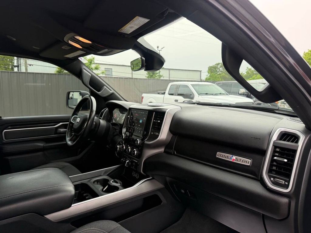 Ram 1500 Vehicle Full-screen Gallery Image 09