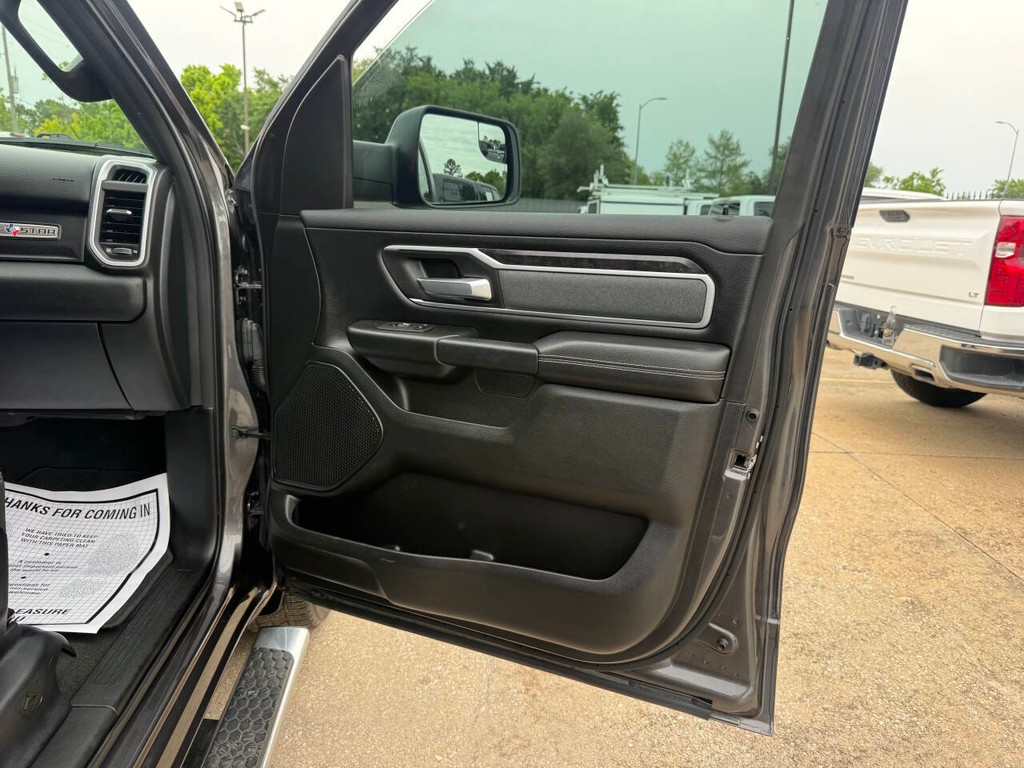 Ram 1500 Vehicle Full-screen Gallery Image 11