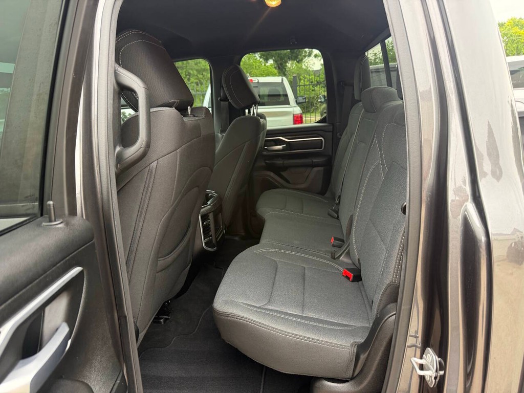 Ram 1500 Vehicle Full-screen Gallery Image 13