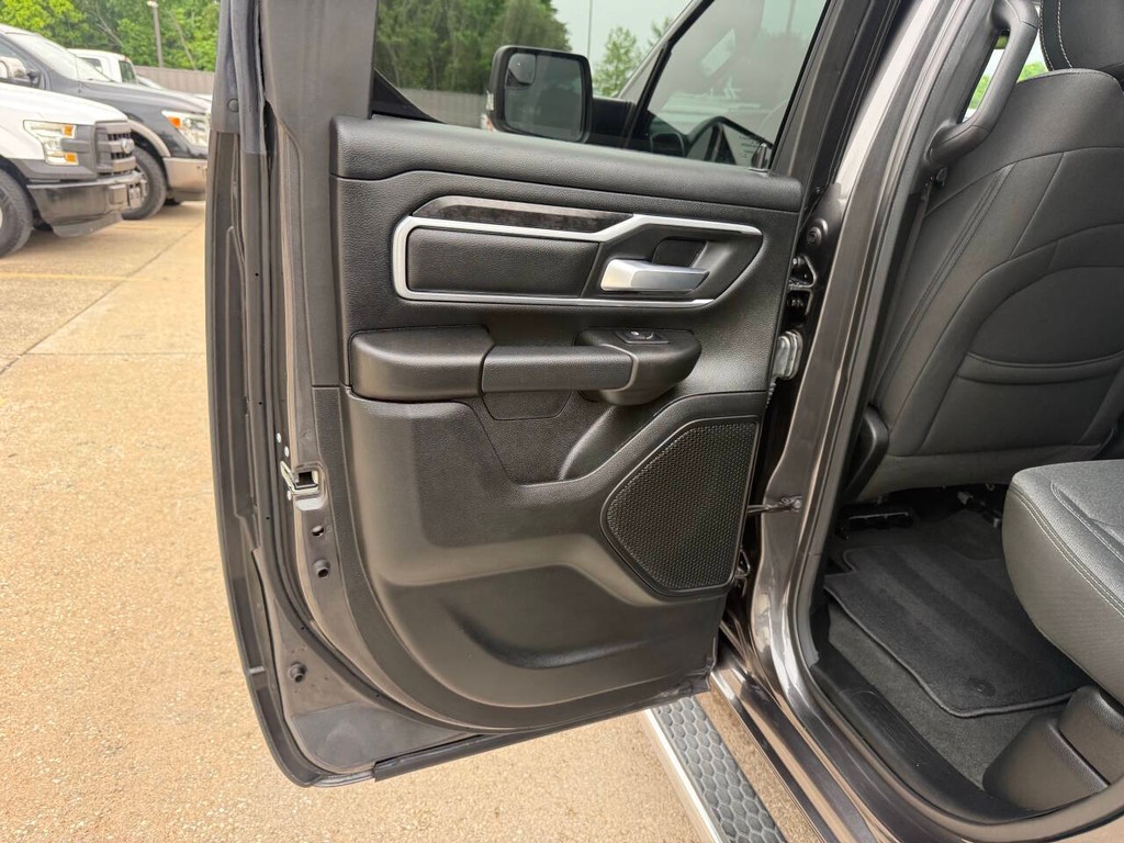 Ram 1500 Vehicle Full-screen Gallery Image 14