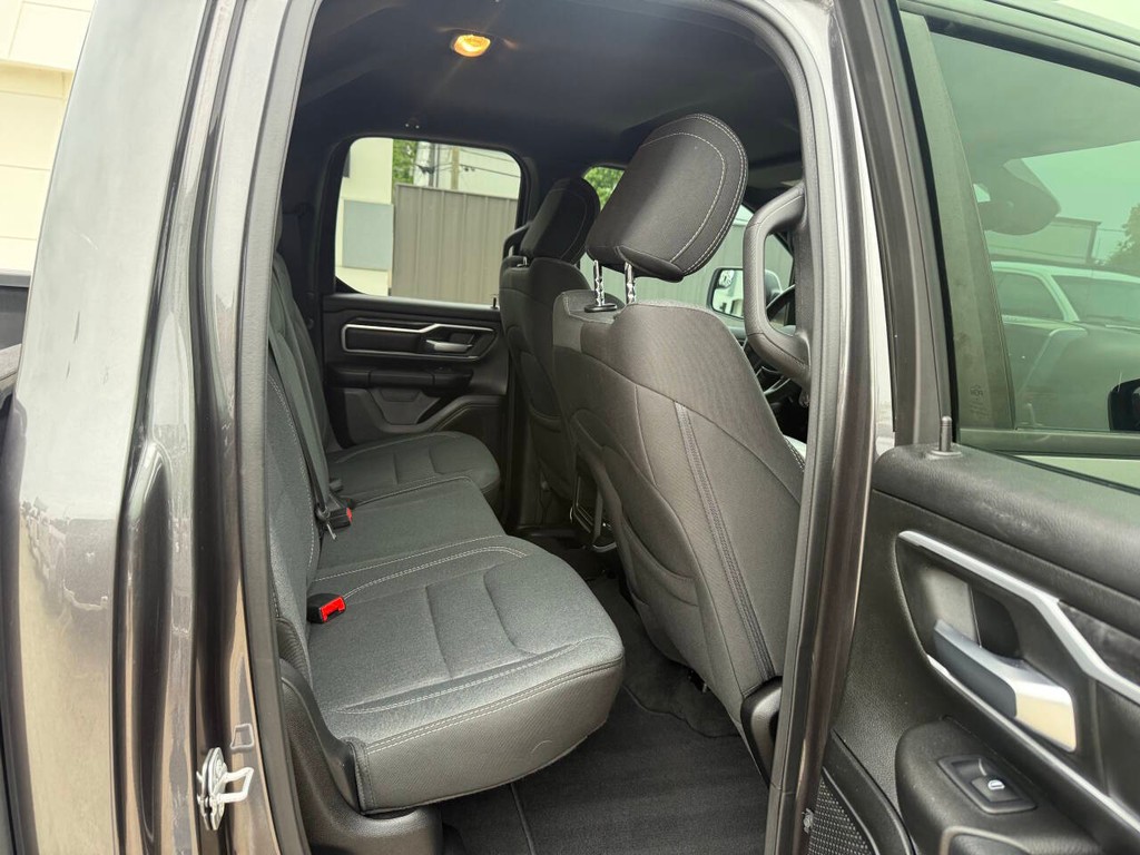 Ram 1500 Vehicle Full-screen Gallery Image 15