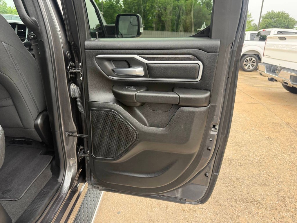 Ram 1500 Vehicle Full-screen Gallery Image 16