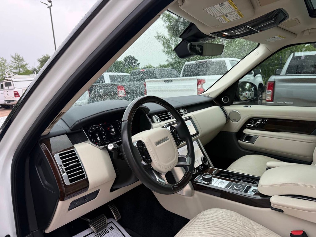 Land Rover Range Rover Vehicle Full-screen Gallery Image 06