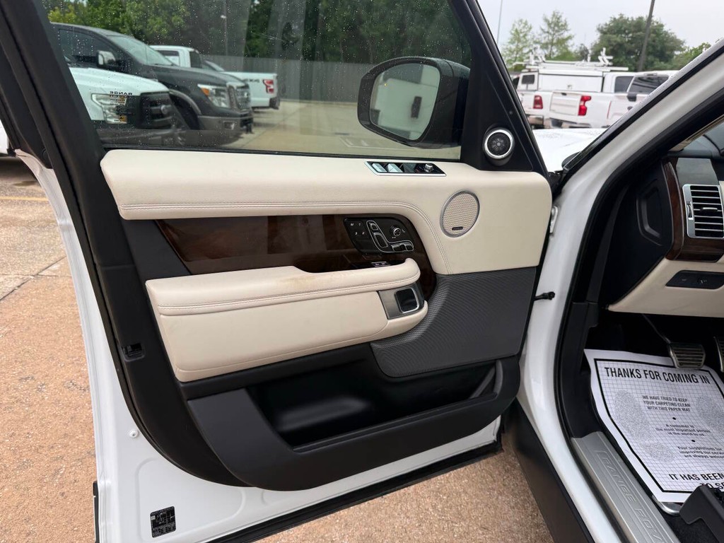 Land Rover Range Rover Vehicle Full-screen Gallery Image 08