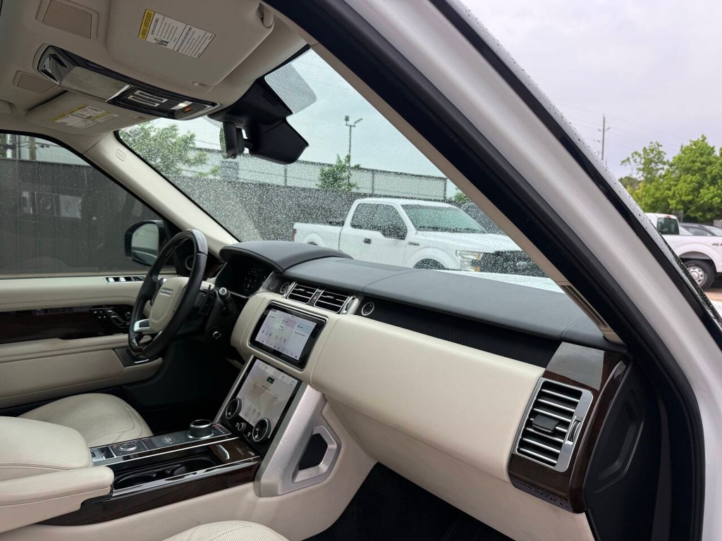 Land Rover Range Rover Vehicle Full-screen Gallery Image 09