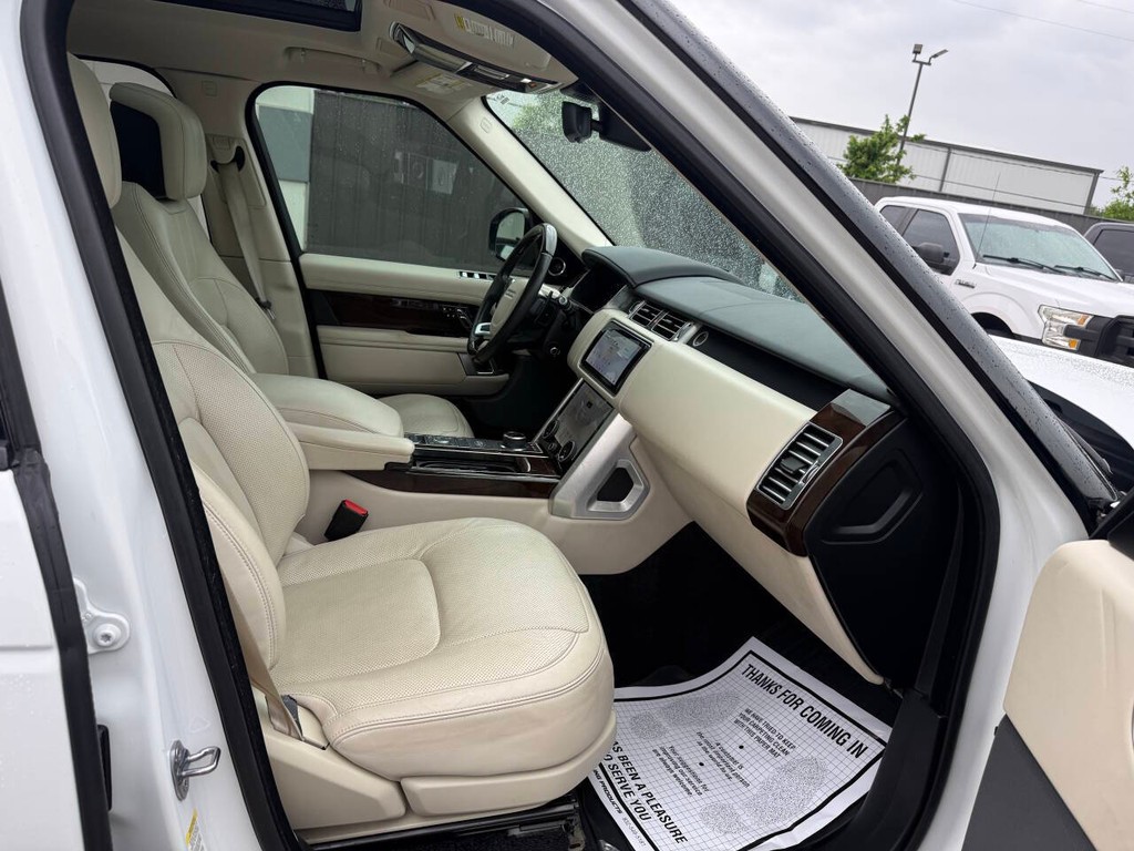 Land Rover Range Rover Vehicle Full-screen Gallery Image 10