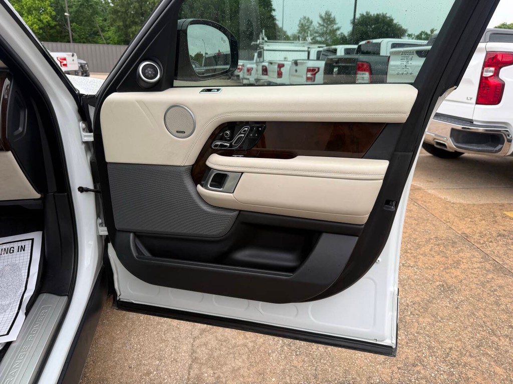 Land Rover Range Rover Vehicle Full-screen Gallery Image 11