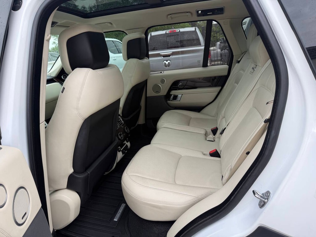 Land Rover Range Rover Vehicle Full-screen Gallery Image 13