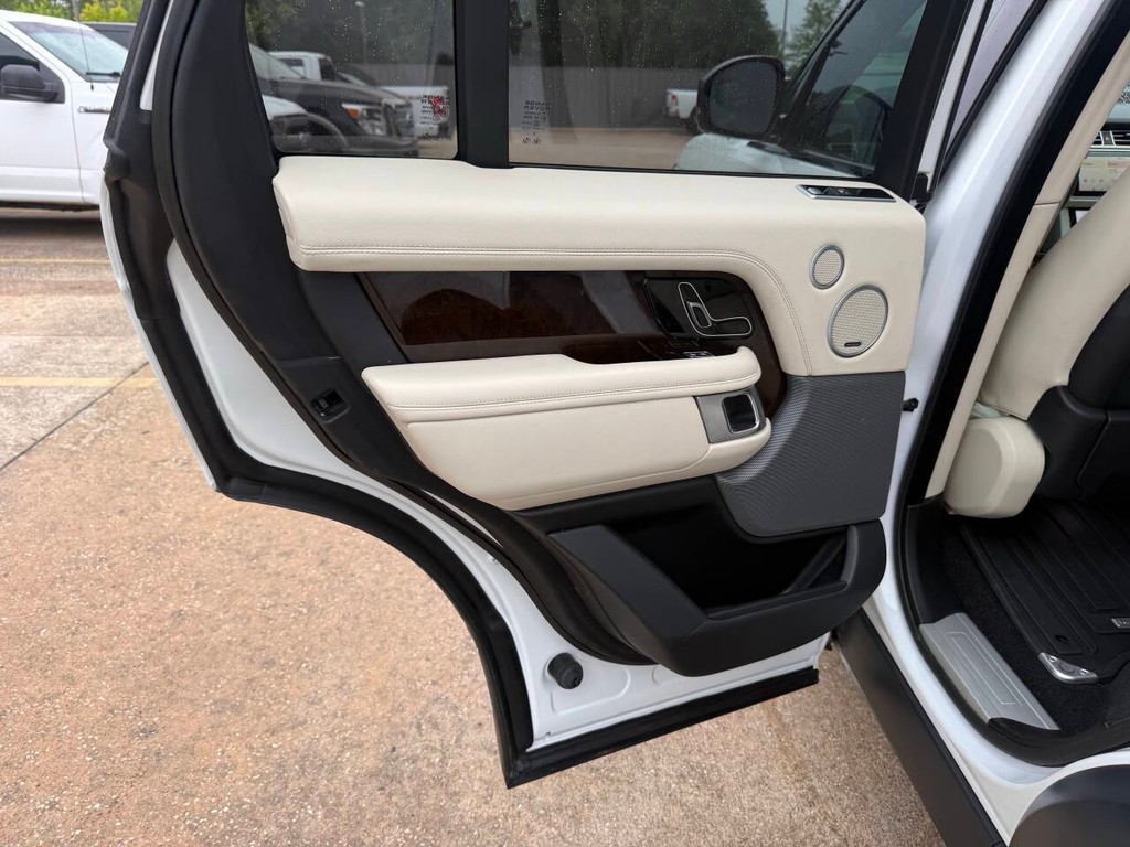 Land Rover Range Rover Vehicle Full-screen Gallery Image 14