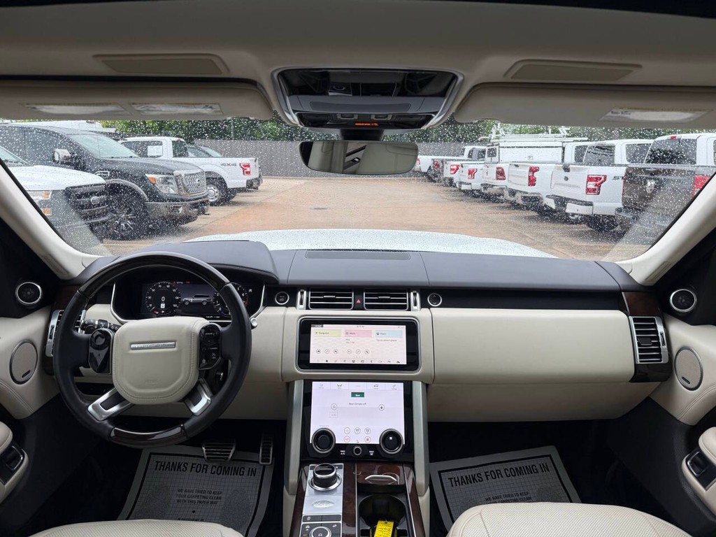 Land Rover Range Rover Vehicle Full-screen Gallery Image 17