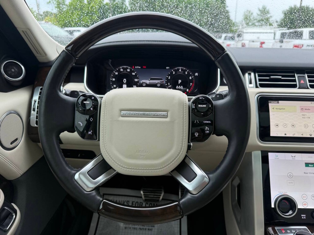 Land Rover Range Rover Vehicle Full-screen Gallery Image 22
