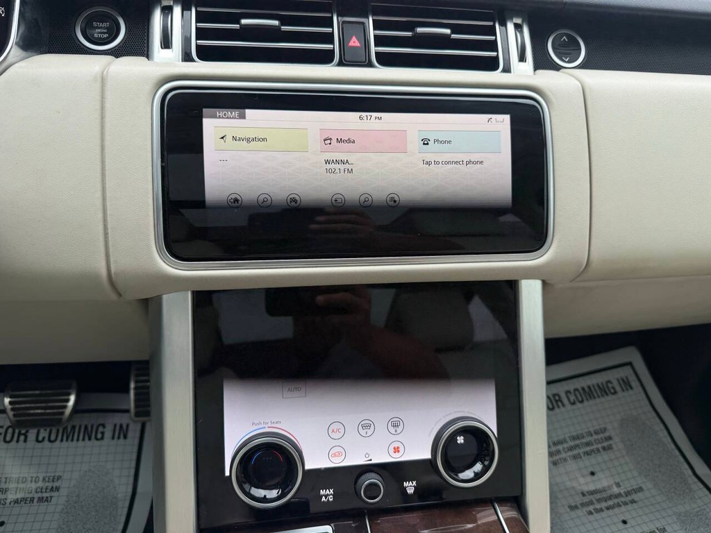 Land Rover Range Rover Vehicle Full-screen Gallery Image 24