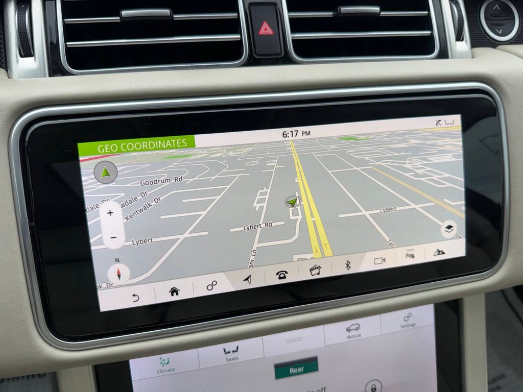 Land Rover Range Rover Vehicle Full-screen Gallery Image 25