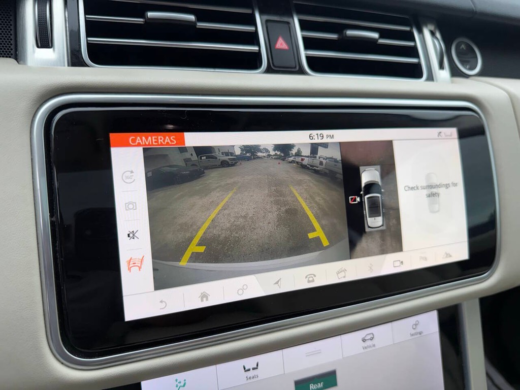 Land Rover Range Rover Vehicle Full-screen Gallery Image 26