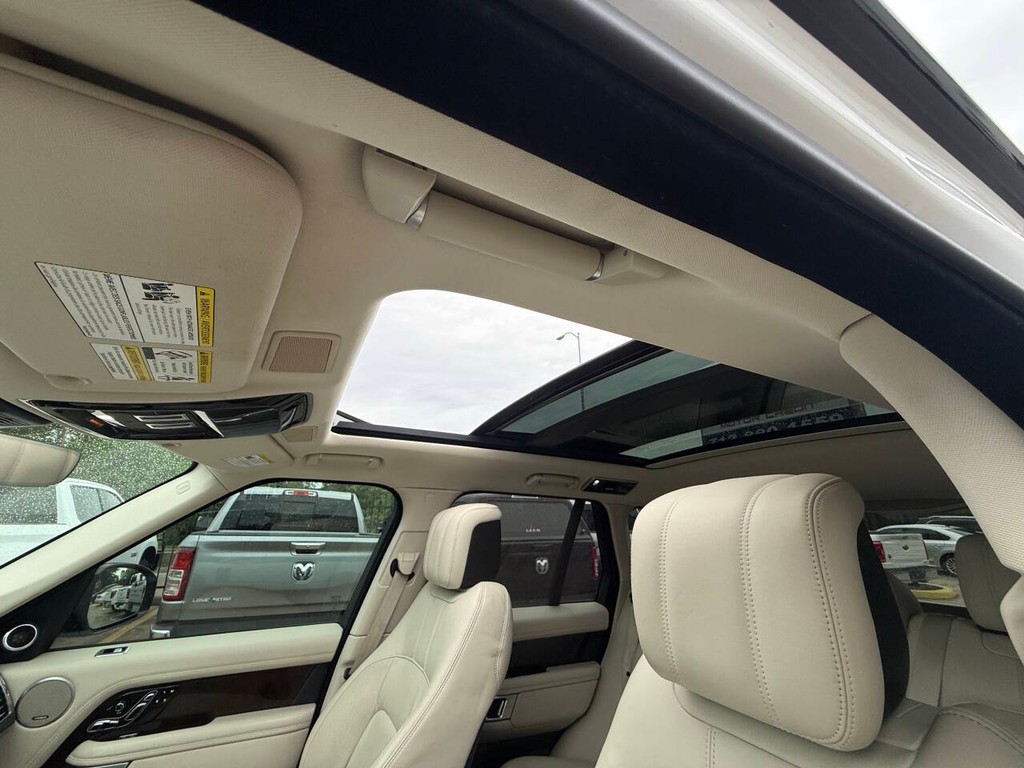 Land Rover Range Rover Vehicle Full-screen Gallery Image 31