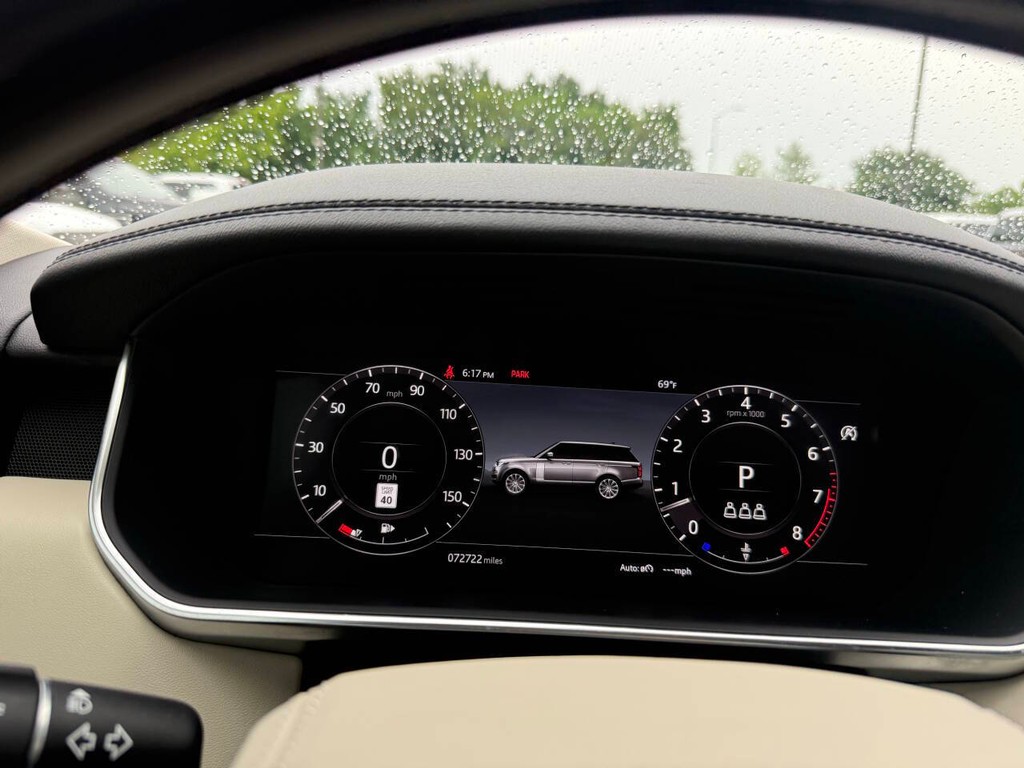 Land Rover Range Rover Vehicle Full-screen Gallery Image 33