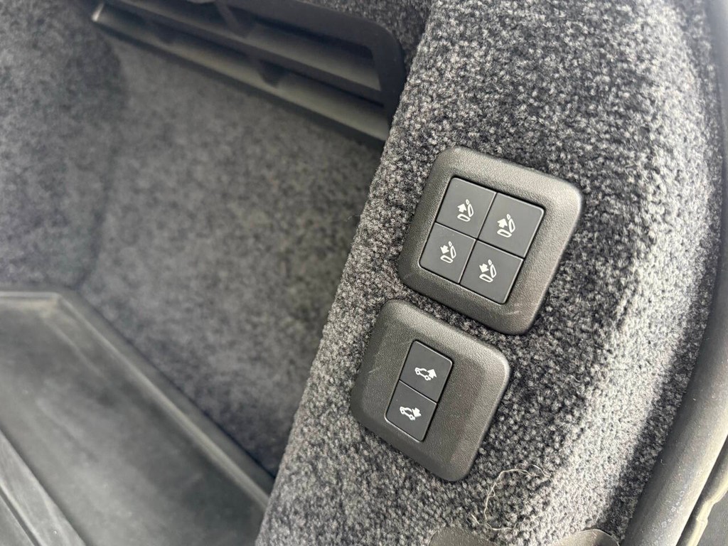 Land Rover Range Rover Vehicle Full-screen Gallery Image 39