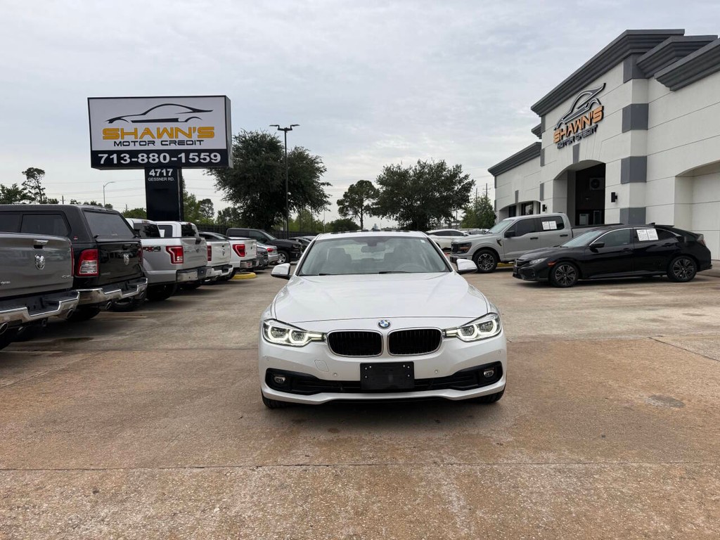 BMW 3 Series Vehicle Full-screen Gallery Image 41