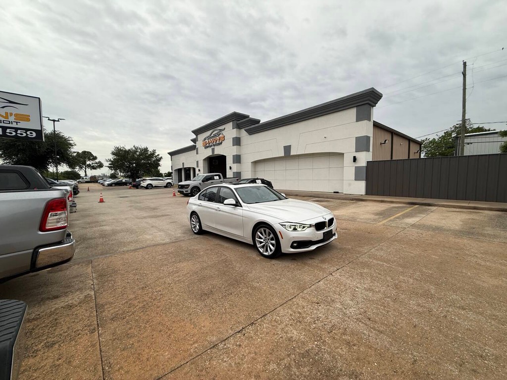 BMW 3 Series Vehicle Full-screen Gallery Image 44