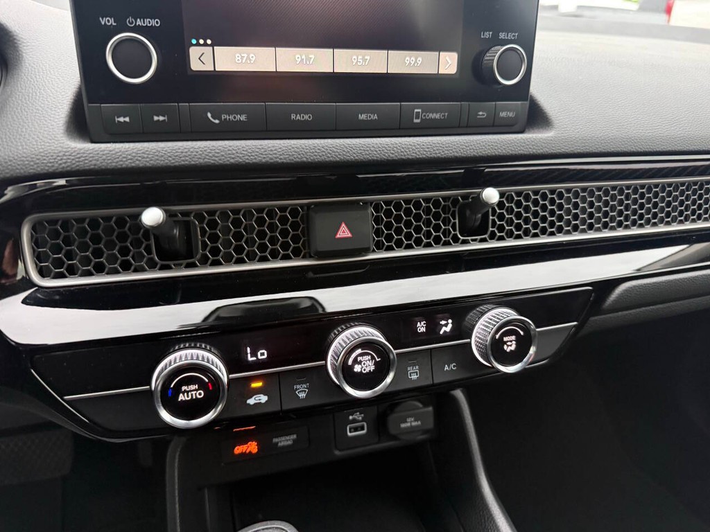 Honda Civic Sedan Vehicle Full-screen Gallery Image 27