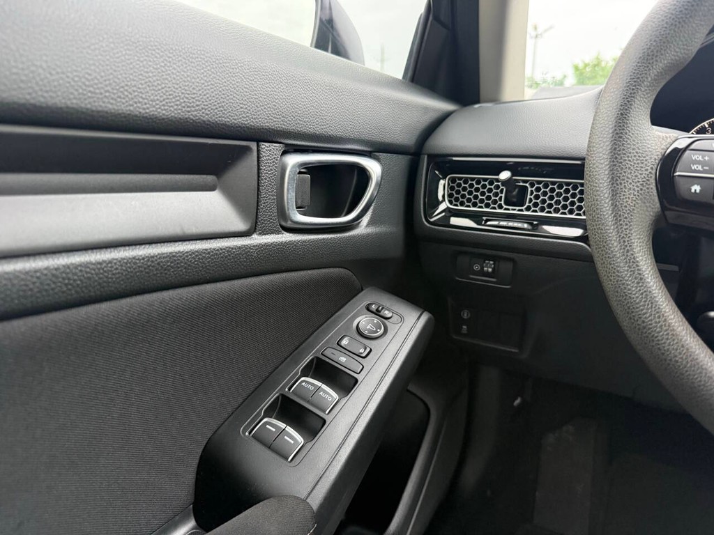 Honda Civic Sedan Vehicle Full-screen Gallery Image 30