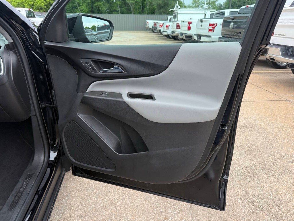 Chevrolet Equinox Vehicle Full-screen Gallery Image 11