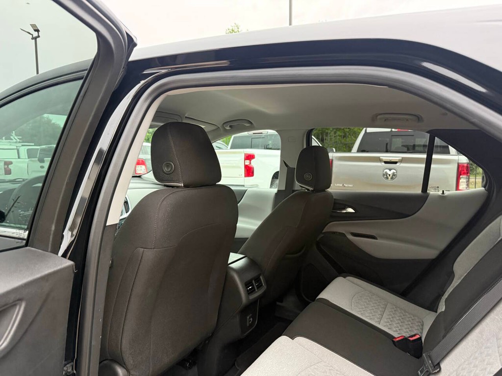 Chevrolet Equinox Vehicle Full-screen Gallery Image 12