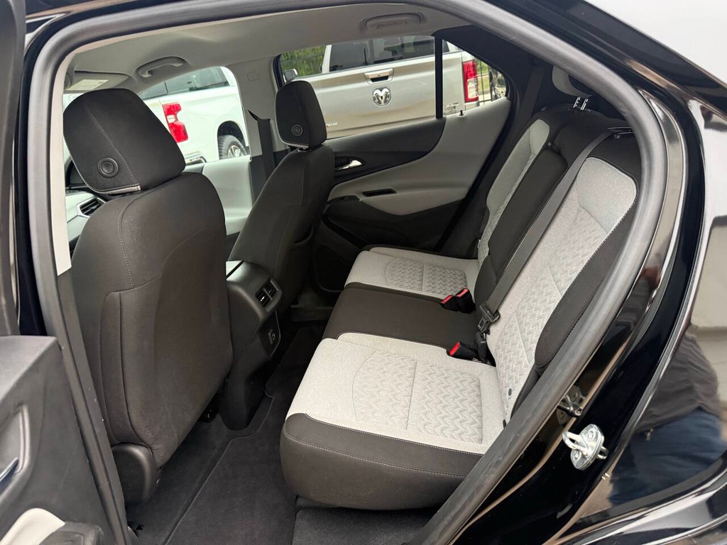 Chevrolet Equinox Vehicle Full-screen Gallery Image 13