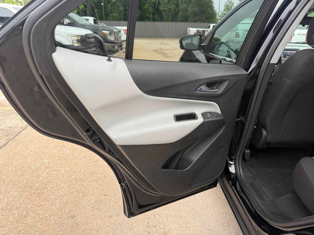 Chevrolet Equinox Vehicle Full-screen Gallery Image 14